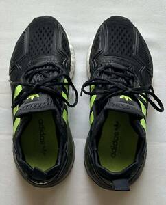 中古　ADIDAS　アディダス　靴　黒×グリーン（蛍光色）２２.0　クッションソール　男女兼用