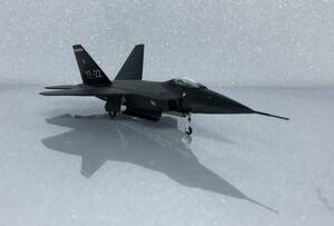 ■完成品 1/144 YF-22 F-22 ラプター試作型 ステルス戦闘機 / 駐機 ・ ウェポンベイ開放状態