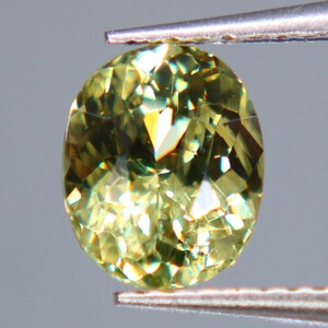 天然グロッシュラーガーネット 0.98ct【P67】