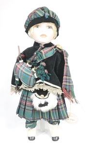 ビンテージ 西洋人形 陶製 Leonardo Collectors Porcelain Doll「The Piper」ビスクドール スコットランド 金属製スタンド付 SKT601