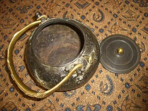 鉄製茶壺・鉄瓶（８１）