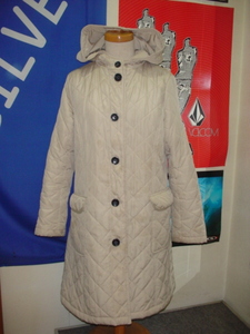 CLASSA 薄手 ポリエステル キルティングコート フード付き Lサイズ 袖口 前身頃に汚れ、シミあり 中古品