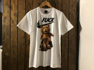 新品●テッド　FUCK　パロディ　プリントTシャツ［L］●ブラック・コメディ映画/SEX/Ted