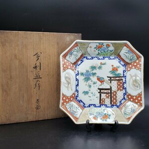 今利藍出鉢 壱面 大明成化年製 約28×28cm 共箱付 伊万里 古伊万里 遊鳥図 色絵 絵皿 金彩 金縁 古美術品 骨董品 時代物 大皿 皿[100e581]