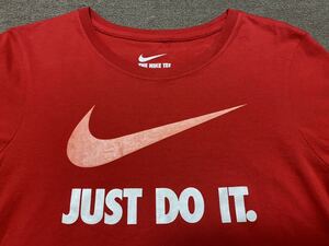 送料格安！良品★NIKEナイキのJUSTDOITトレーニング赤Ｔシャツ★レディースSサイズスポーツ全般登山トレランマラソントレッキング