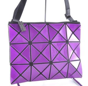 BAO BAO ISSEY MIYAKE バオバオ イッセイミヤケ ショルダーバック 肩掛けかばん パープル 紫 ブラック 黒 ファスナー ジップ 1AM1192