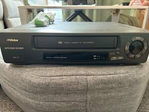 Victor　ビクター　HR-T1　VHSビデオデッキ　中古　ジャンク　通電のみ確認◆17553