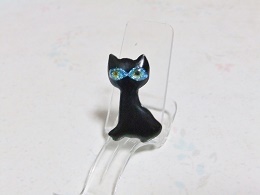 可愛い黒猫の七宝焼きブローチ