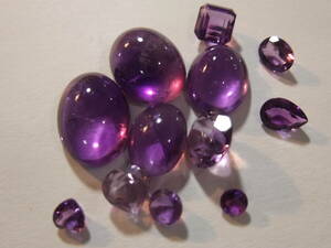 綺麗!!アメジストカボッションと小粒amethystまとめてセット　13.75ct　8　宝飾品カットルース外し石メインused未使用新品色々 424-2