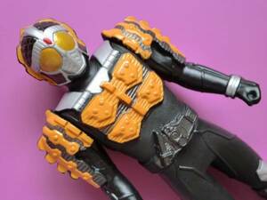 仮面ライダーナックル(クルミ)　食玩ソフビ／ソフビヒーロー／サイズ約11cm／鎧武／ガイム／商品説明欄全部必読！入札条件＆取引条件厳守！