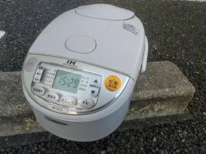 送料無料／ZOJIRUSHI　象印　IH炊飯器　NP-VE10　5.5合炊き　2011年製　中古一応動作品