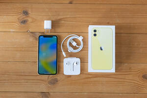 ＊B-＊ Apple iPhone 11 128GB Yellow 黄色 SIMフリー