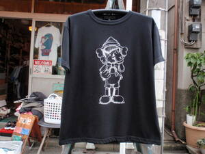 日本製　オリジナルフェイク（メディコムトイ×カウズ）　黒いTシャツ　サイズL