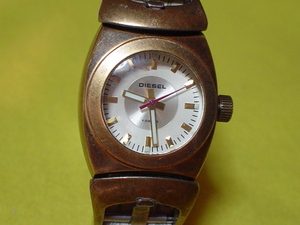 珍品　デザイン　DIESEL　１０BAR　女性用腕時計　