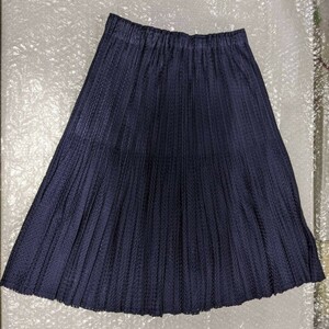 イッセイミヤケ　プリーツスカートPLEATS PLEASE　美品　紺　コン　平置きサイズ　W 30cm H 40cm L56 cm　y 0148
