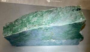 アフリカ産超巨石天然ネフライト原石2.54kg1面カット磨き無し^ ^綺麗^ ^