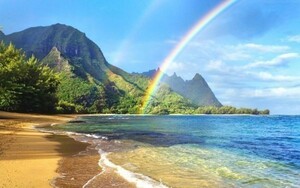 南国の島とビーチと虹 ハワイ 波 虹 レインボー 海 絵画風 壁紙ポスター ワイド版603×376mm（はがせるシール式）004W2