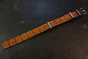 ◆クロコダイルNATO G10Strap◆北米産クロコダイル Custom Order(ラグ幅/BUCKLE COLOR) コニャックブラウン 受注生産 ワニ革 腕時計ベルト