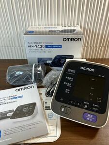 B/1003 未使用 オムロン 自動血圧計 HEM-7430 上腕式・腕帯収納