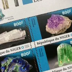 52053セール現品限り　外国切手未使用　ニジェール発行鉱石限定印刷小型シート