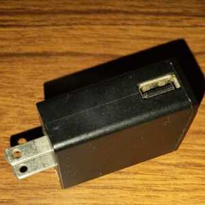 ①SONY　Eriksson　USB式充電器　850mA　ACアダプタ 