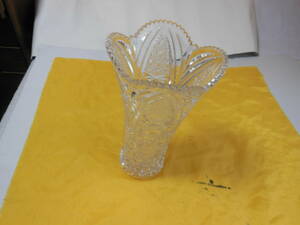 クリスタルガラス　花瓶・花入・インテリア　高さ２７．５ｃｍ　口径１５ｃｍ　送料無料