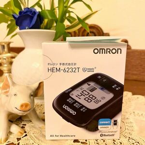 OMRON オムロン手首式血圧計 HEM-6232T 
