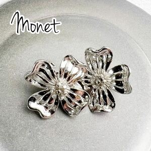 【美品】Monet モネ　シルバー　コスモス　イヤリング　痛くなりにくい　コスチュームジュエリー