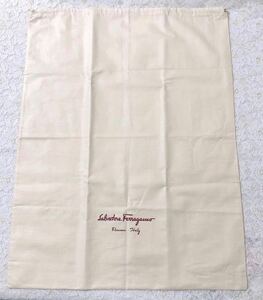 サルバトーレ・フェラガモ「Salvatore Ferragamo」バッグ保存袋 現行 (3225) 正規品 付属品 内袋 布袋 巾着袋 47×62cm 大きめ ベージュ