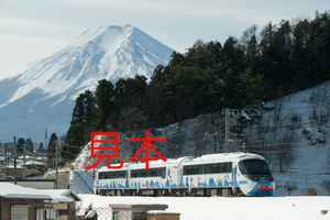 鉄道写真データ（JPEG）、00552655、フジサン特急、8000系（下り後追い）、富士急行、寿〜三つ峠、2016.01.21、（7360×4912）