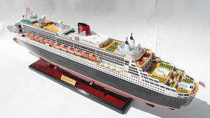 ●新品特価　超精密級・豪華客船 Queen MaryⅡ 70cmL 木製手作り完成品