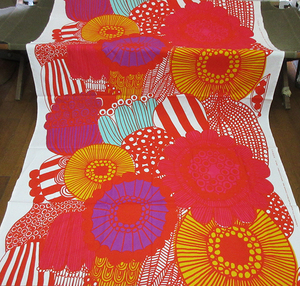 300×145cm！■marimekko マリメッコ SIIRTOLAPUUTARHA ファブリック 生地 カットクロス タペストリー カーテン カバー 北欧 フィンランド