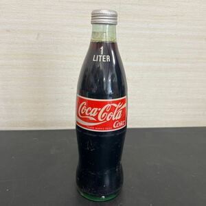 t5-13 コカコーラ　Coca-Cola 1リットル 瓶 当時物 レトロ ボトル ディスプレイ　未開栓　保管品