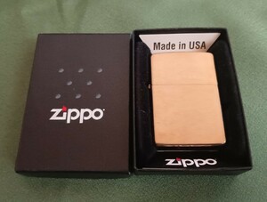 Zippo/ジッポー　ソリッドブラス　2010年製　インサイドユニットゴールド色　「SOLID BRASS」の刻印あり（画像2枚目、zippo上部を確認）