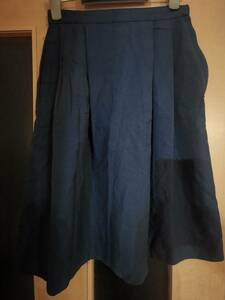 女子学生制服スカート　紺色 W60 丈55コスプレ等に　送料370円。同梱可。jck