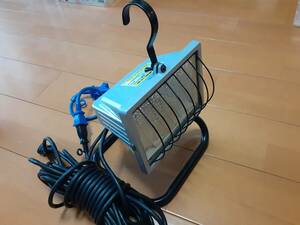 ハロゲンライト投光器　100V　500W　（１０m延長コード・三又コード付き）