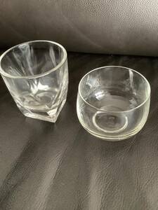 厚底コップショットグラス ガラス 酒器 ぐい呑　底四角　希少なと丸い小さいコップ　2個セット　
