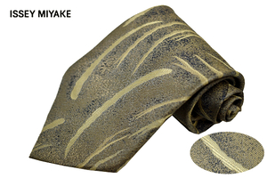 N-2570★送料無料★超美品★im MIYAKE DESIGN STUDIO イッセイミヤケ★日本製 正規品 カーキ 筆柄 織り生地 シルクネクタイ