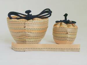 茶道具　仕覆　茶箱用　三つ組仕覆　段唐草割付紋　正絹　新品