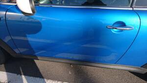 BMWミニ（R56）クーパーS 左ドア 中古品カラーナンバー ・ A59/5 （LASER BLUE METALLIC）
