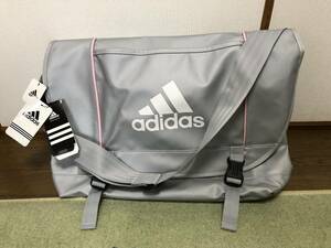 大幅値下げ期間限定価格新品未使用タグ付きadidasショルダーバック！御仕事、プライベート旅行等にどうですか！ラスト1個早い者勝ち！