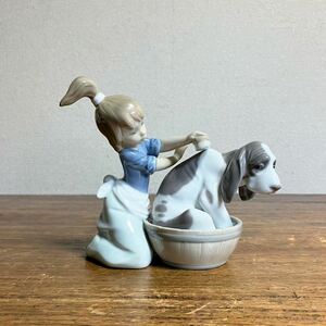 リヤドロ 陶器 人形 LLADRO フィギュリン Bashful Bather 5455 少女 犬 女の子 きれいにしましょうね 置物