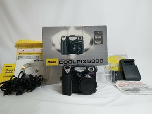 NIKON ニコン COOLPIX 5000 コンパクトデジタルカメラ 　R30