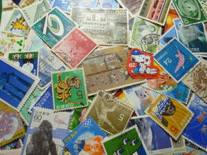 ★日本切手　普通、特殊、記念切手など新旧の使用済み切手いろいろ大量に 280枚位。