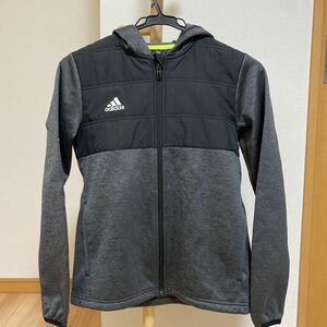 adidas 子供用150サイズ　フード付きパーカー