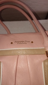 大人気、サマンサタバサのピンクのハンドバッグ