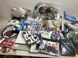 ジャニーズ ( 関ジャニ 嵐 V6 キスマイ ) 等 カレンダー 写真 ライブ タオル バッグ キーホルダー 等 グッズ 14.5kg まとめ セット[Q6717]