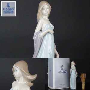 【扇屋】リヤドロ 純真な女性 高さ 約20cm 幅 約6cm×約7cm フィギュリン 置物 LLADRO F-2