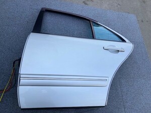 ベンツ　W210　左リア用ドア　シルバー