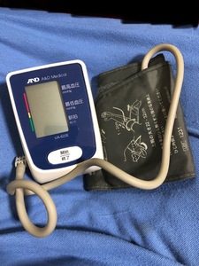 デジタル血圧計　A＆D　UA-622　